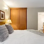Mountainside Suite Hot Tub Pool Barrel Sauna