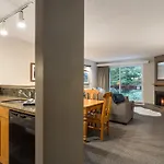 Mountainside Suite Hot Tub Pool Barrel Sauna