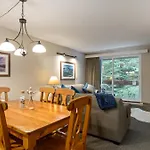 Mountainside Suite Hot Tub Pool Barrel Sauna