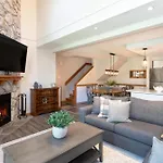 Gleneagle 14 | Family-Friendly Townhome With Parking & Free Village Shuttle