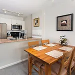 Town Plaza Suites By Golden Dreams