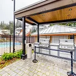Lake Placid Coach House 16