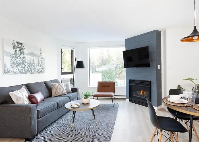 Contemporary & Spacious Slopeside 1Br Getaway
