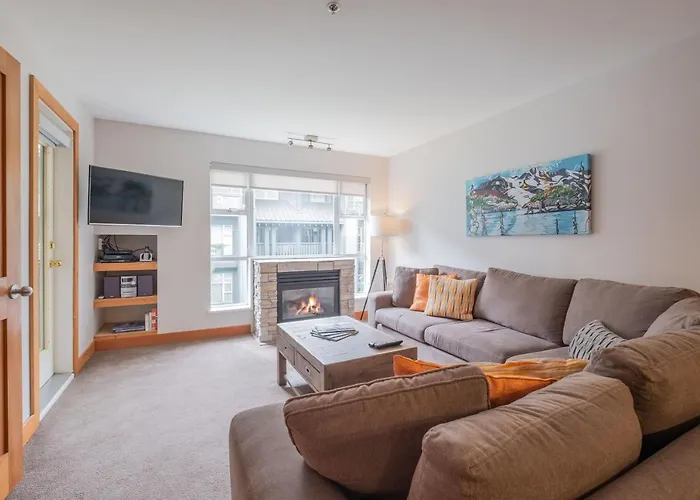 Glaciers Lodge By Outpost Whistler