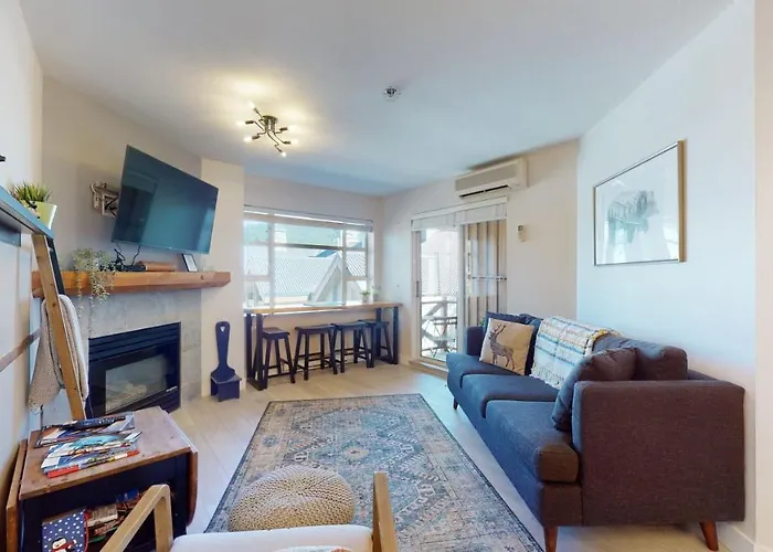 1Br Plus Den Village Condo With Mountain Views And Hot Tub By Harmony Whistler