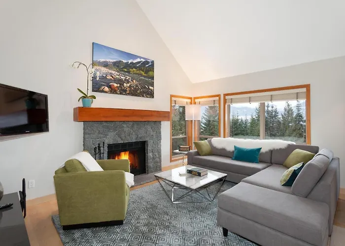 Painted Cliff 11 | Dog Friendly! Ski-In Ski-Out Benchlands Townhome W/ Hot Tub & Fireplace