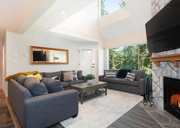 Gleneagle 14 | Family-Friendly Townhome With Parking & Free Village Shuttle
