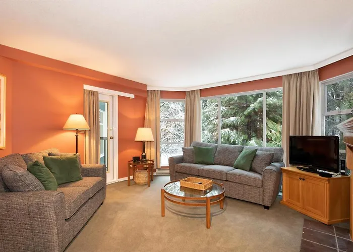 Woodrun Lodge 416 | Family Ski-In Ski-Out Condo, Hot Tub, Heated Pool, Parking & Laundry