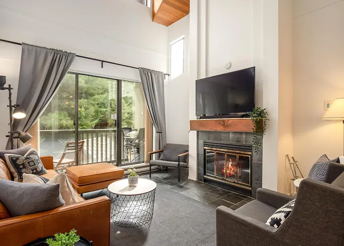 Bright Townhome With Prime Location By Harmony Whistler