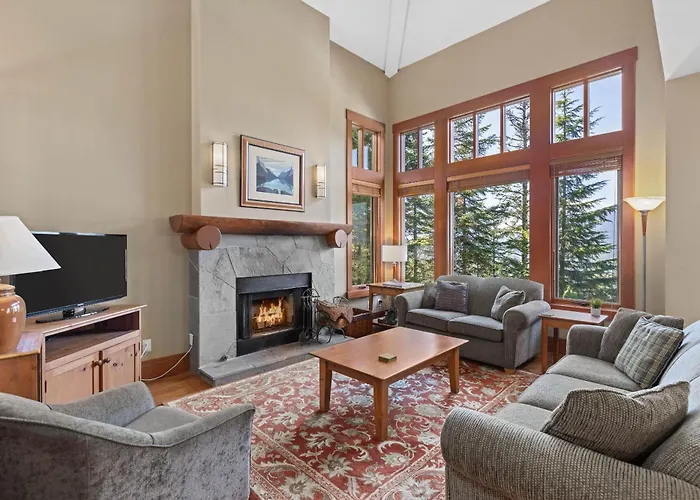 Taluswood The Heights 17 | Ski Access Townhome With Private Hot Tub, & Scenic Views