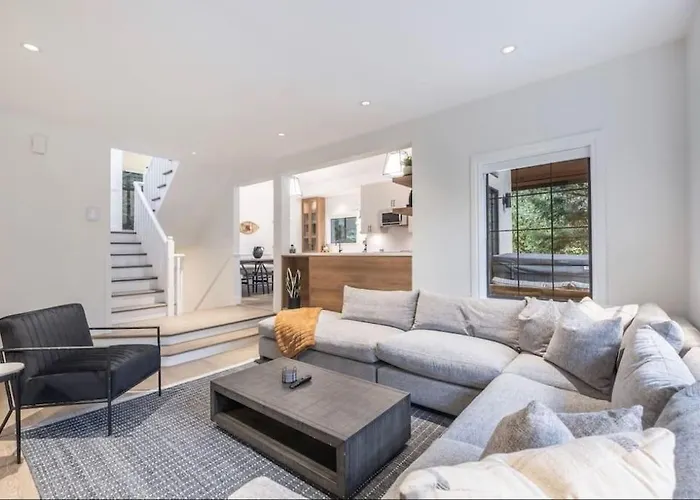 5 Bedroom Chalet, Steps To Gondola!