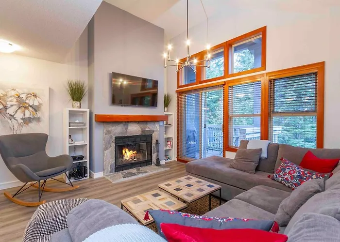 Stunning 3 Bed Townhome Near Ski Lifts Free Shuttle Shared Hot Tub