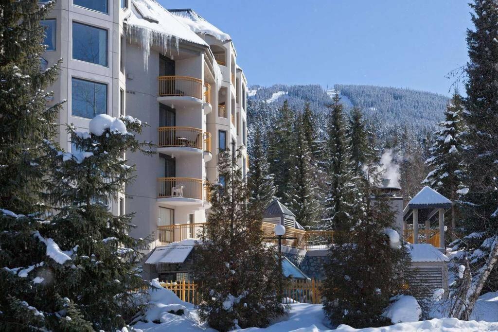 Contemporary & Spacious Slopeside 1br Getaway Apartment