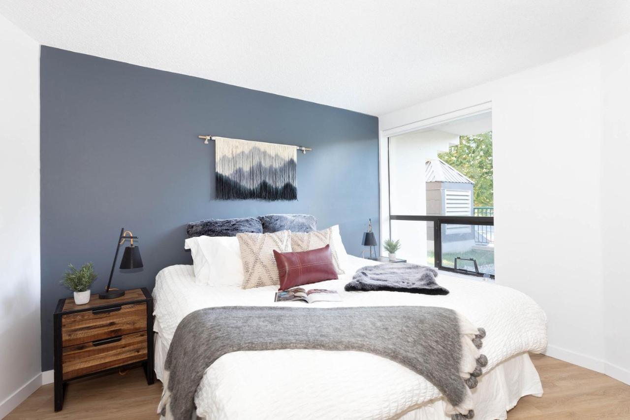 Contemporary & Spacious Slopeside 1br Getaway Apartment