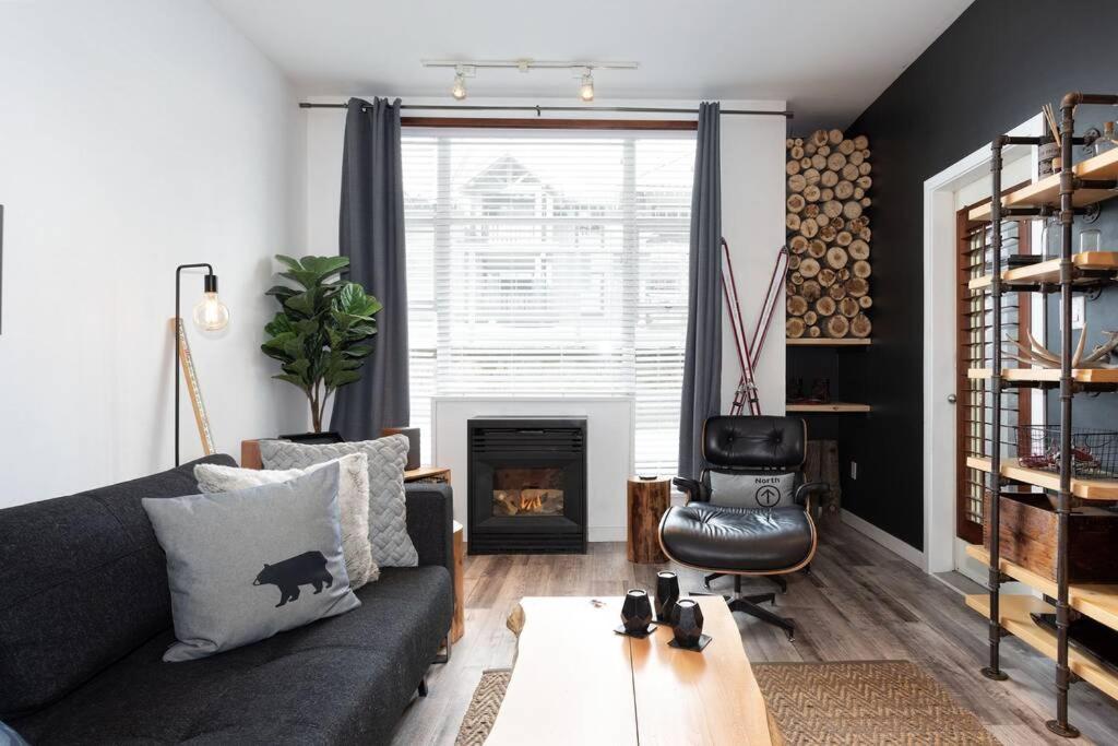 Prime Location, In/out * Whistler