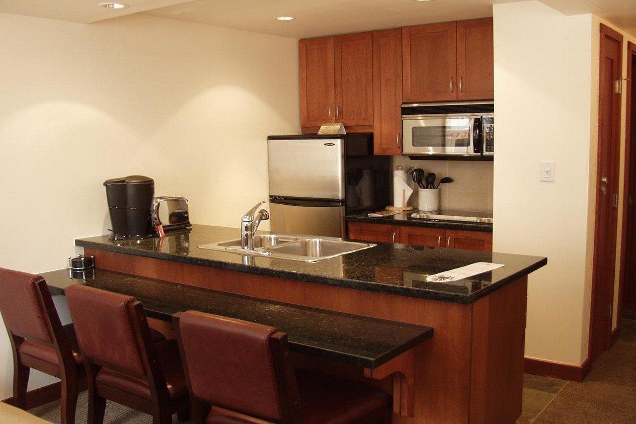 Pan Pacific Village Centre 4*