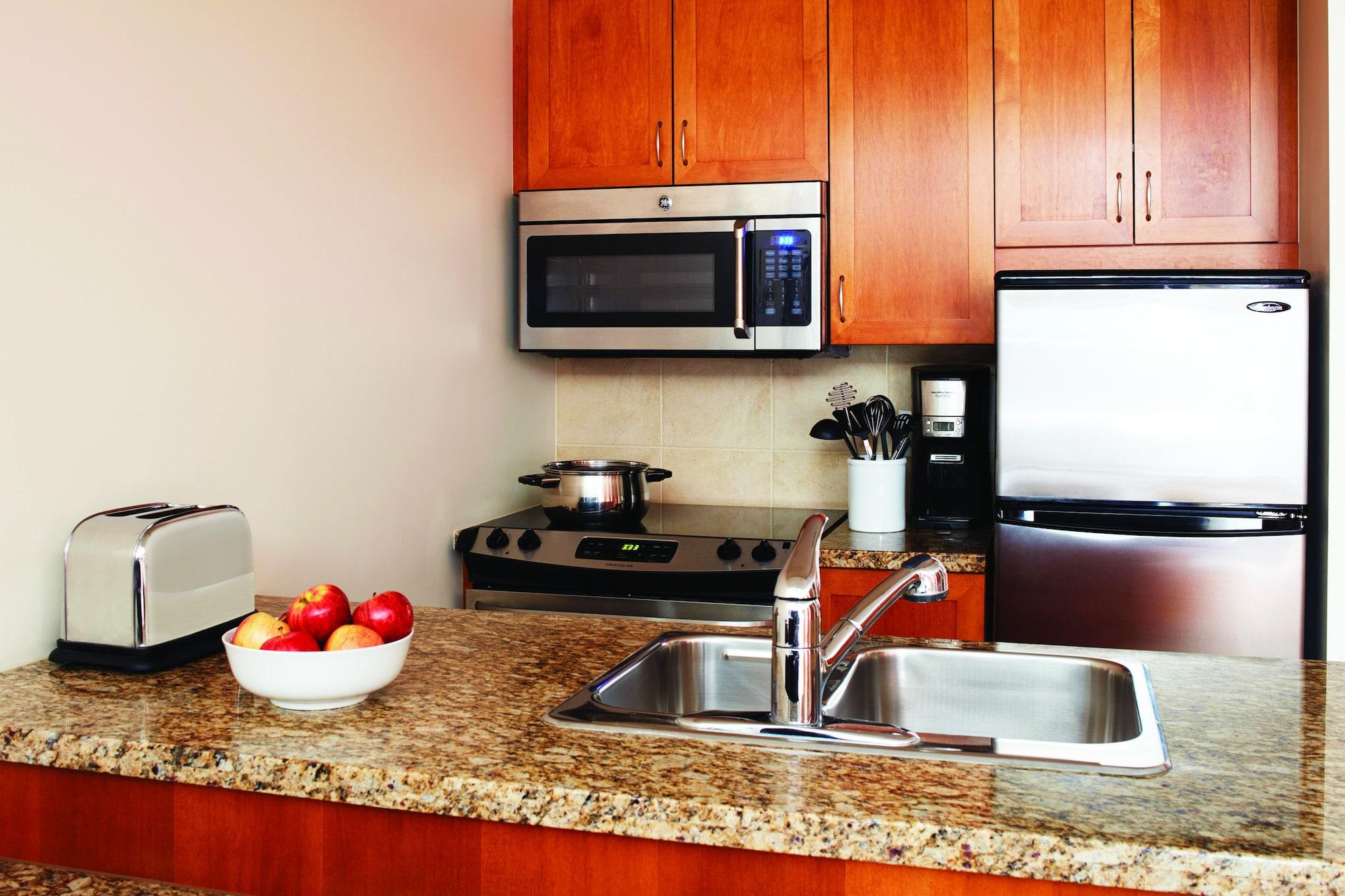Pan Pacific Village Centre 4*