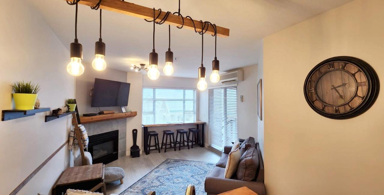 1br Den Village With Mountain Views And Hot Tub By Harmony Whistler