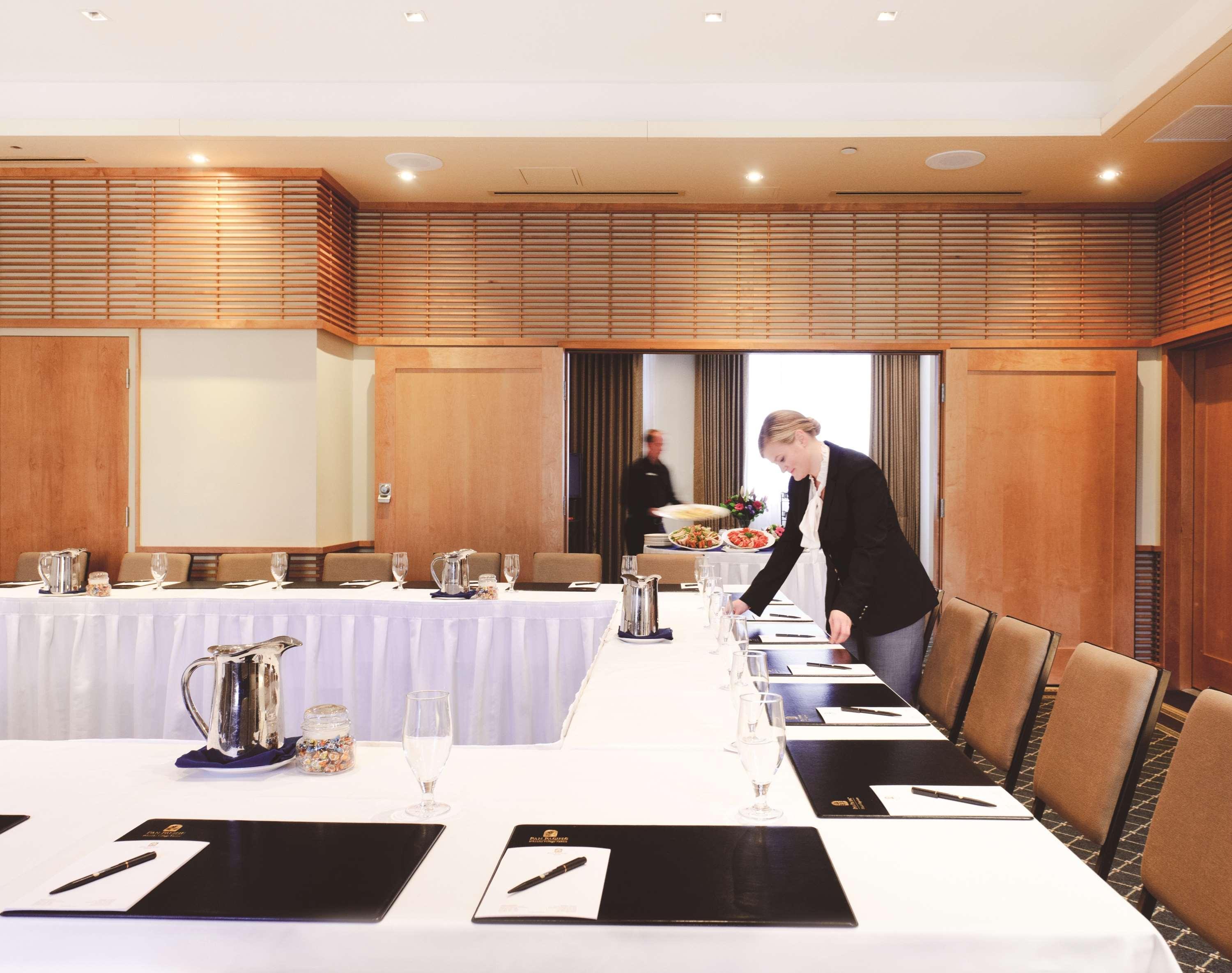 Hotel Pan Pacific Village Centre 4*