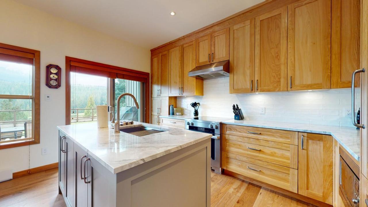 Beautiful Golf Course Setting By Harmony * Whistler
