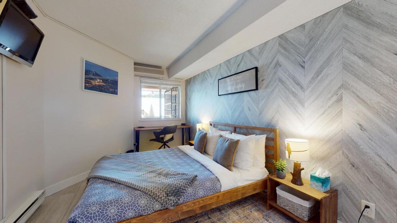 1br Den Village With Mountain Views And Hot Tub By Harmony * Whistler