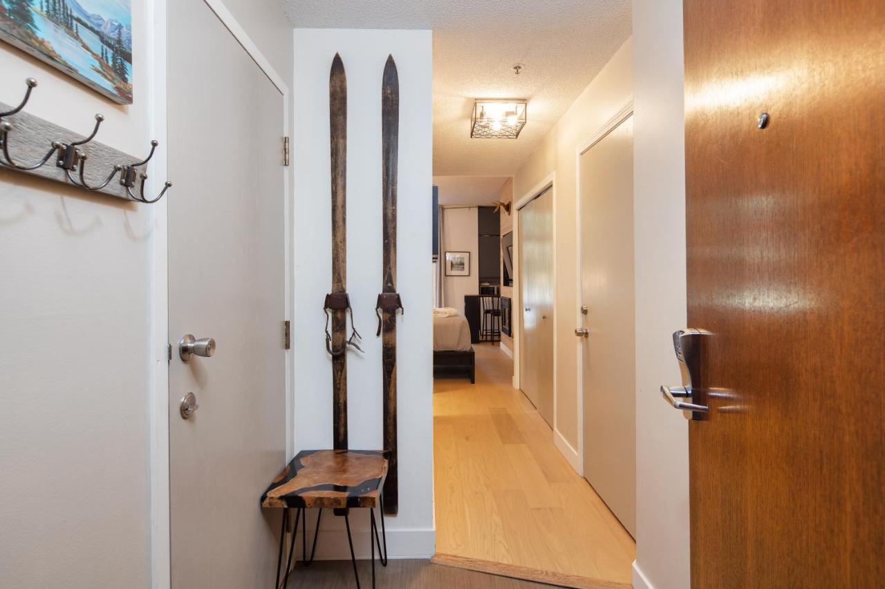 Impeccable Glacier W Pool+hot Tub Apartment Whistler