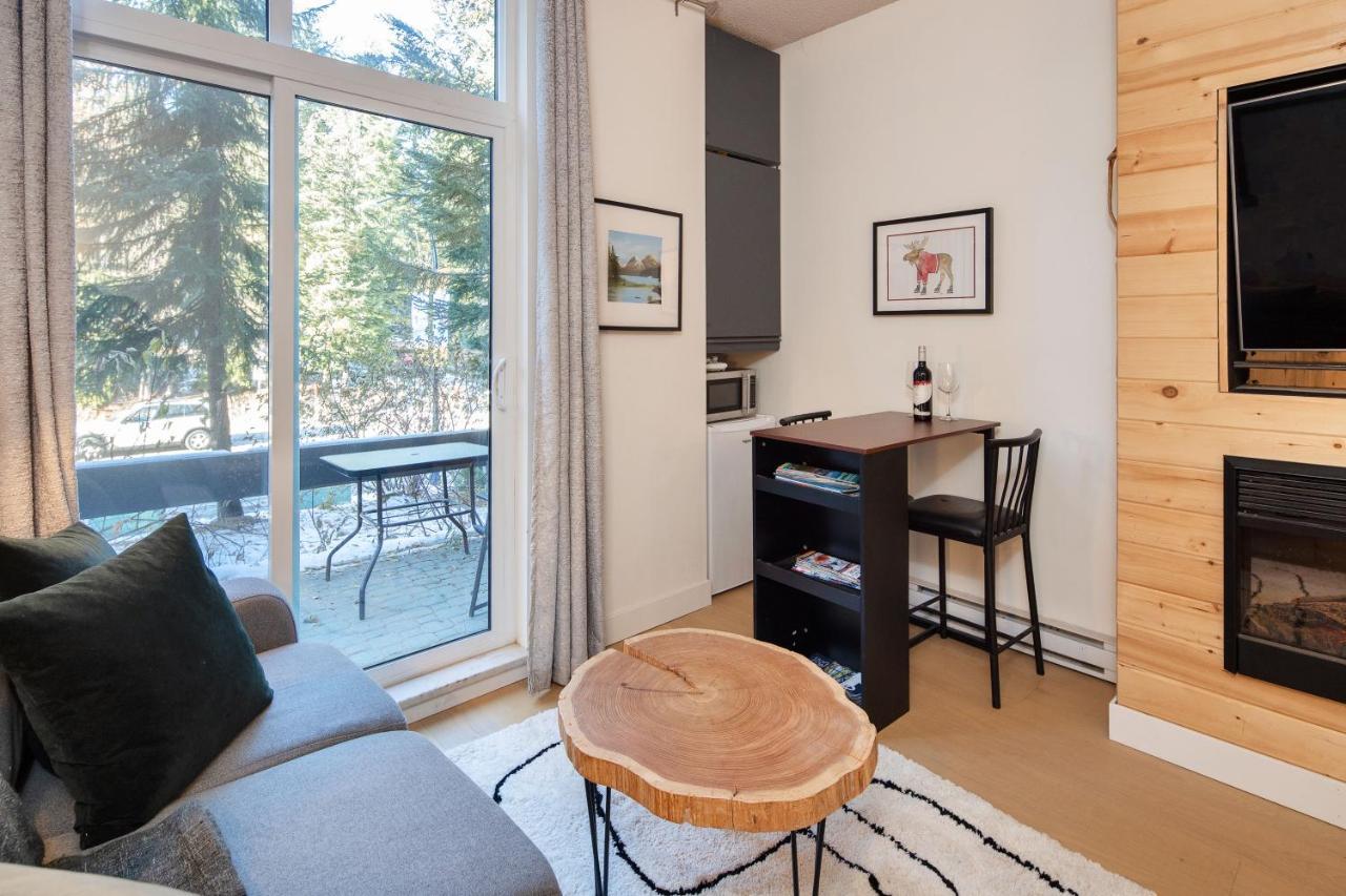 Apartment Impeccable Glacier W Pool+hot Tub