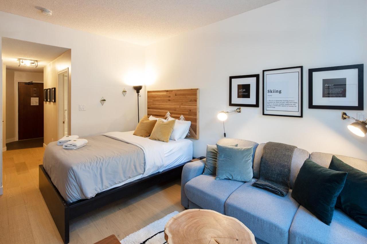 Impeccable Glacier W Pool+hot Tub Apartment