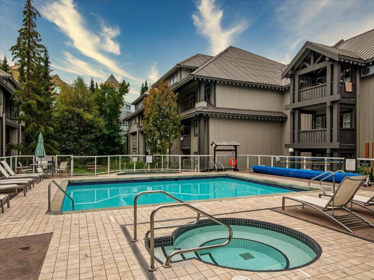 Apartment Impeccable Glacier W Pool+hot Tub *