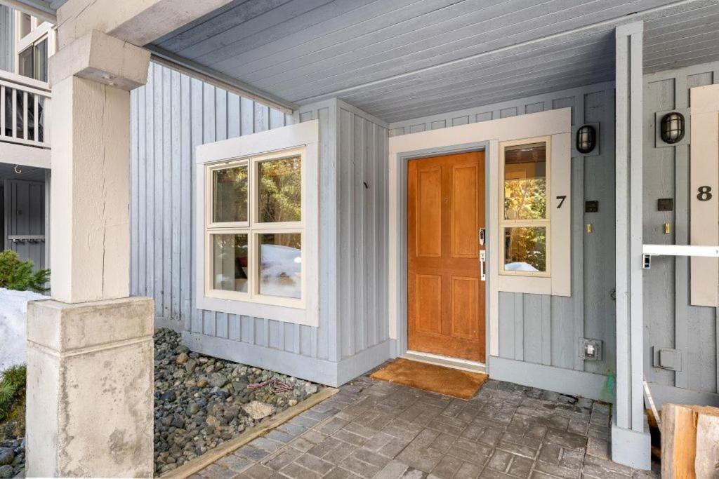 2br - Multi-level Townhome With Hot Tub By Harmony Holiday home Whistler