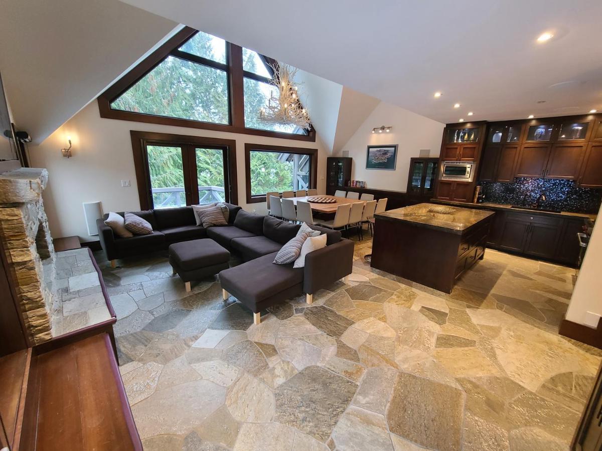 Luxury Ski-in / Ski-out On Blackcomb * Whistler