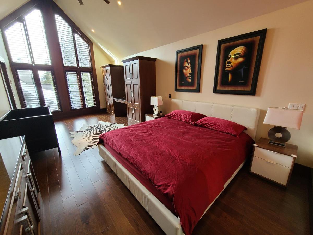 Luxury Ski-in / Ski-out On Blackcomb Villa *