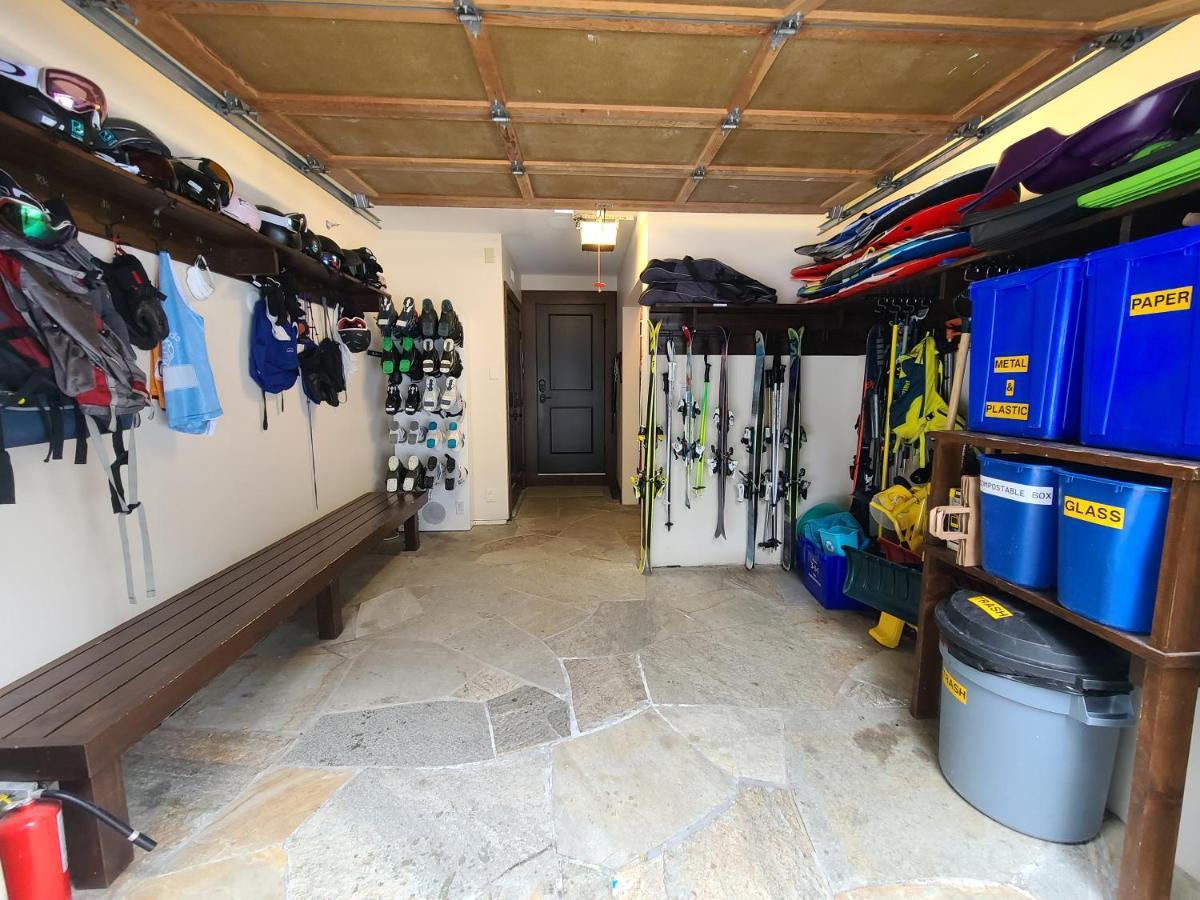 Luxury Ski-in / Ski-out On Blackcomb Villa