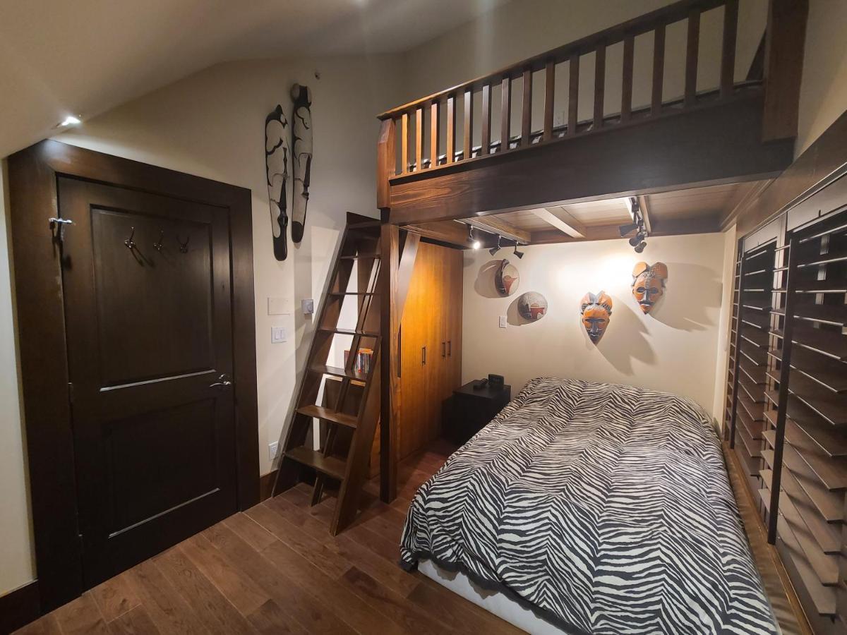 Luxury Ski-in / Ski-out On Blackcomb Villa