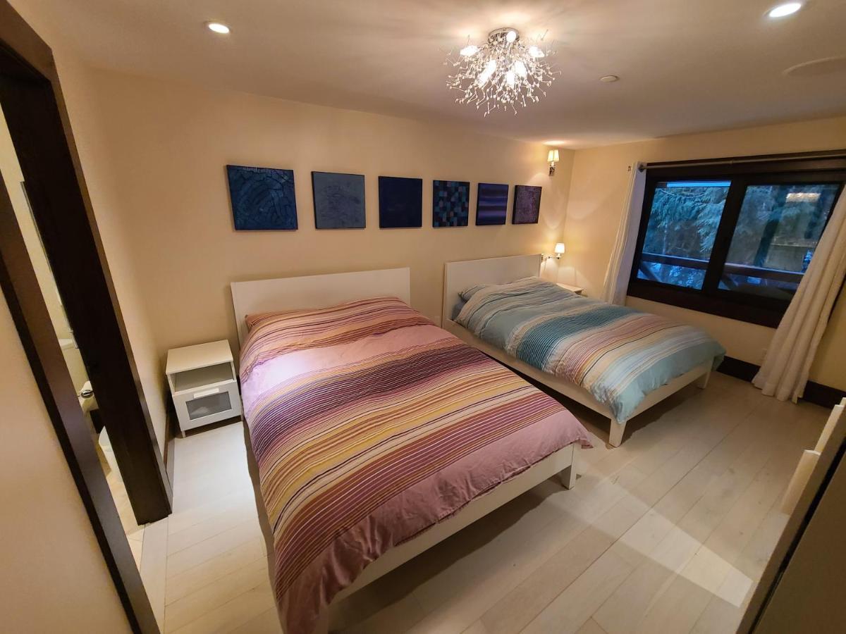 Luxury Ski-in / Ski-out On Blackcomb Villa *
