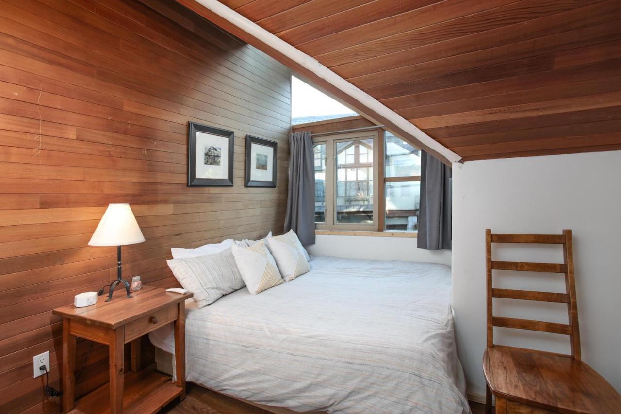 Fitzsimmons C - Private Sauna, Located In The Heart Of Village Apartment Whistler