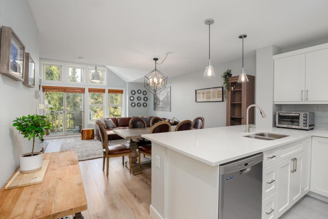 Holiday home 2br - Multi-level Townhome With Hot Tub By Harmony Whistler
