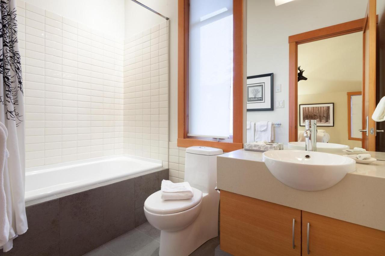 Holiday home Kadenwood 2939 | Luxury W/ Hot Tub, Media Room, Steam Room, Stunning Views Whistler
