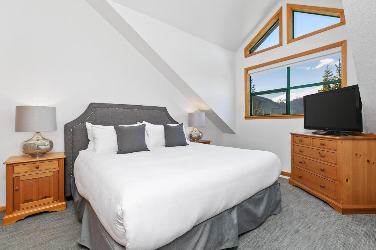 Holiday home Northern Lights 35 | Spacious Townhome Close To Village With Hot Tub, Mountain View & Garage Parking *