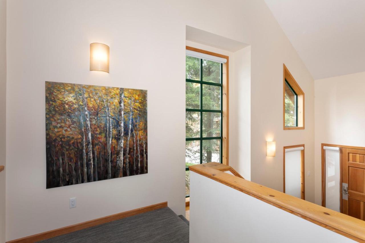 Holiday home Northern Lights 35 | Spacious Townhome Close To Village With Hot Tub, Mountain View & Garage Parking Whistler