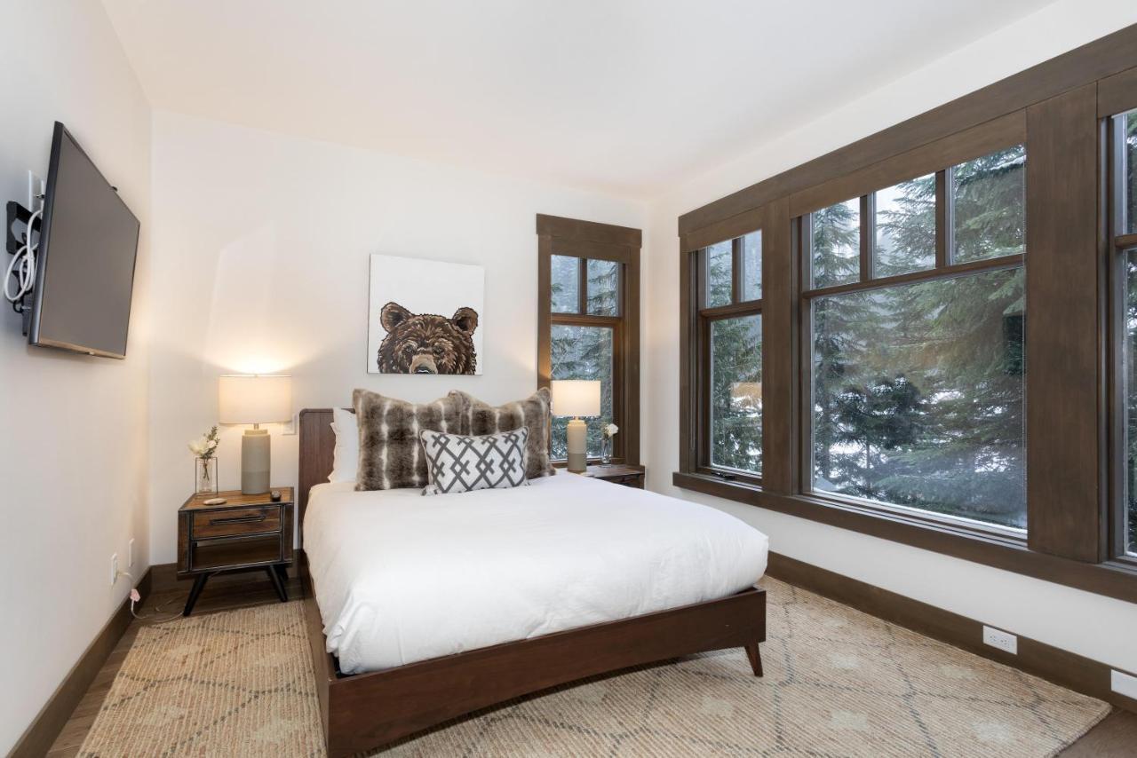 Taluswood The Heights 6 | Beautifully Updated W/ Private Hot Tub, Slopeside View, Parking Whistler
