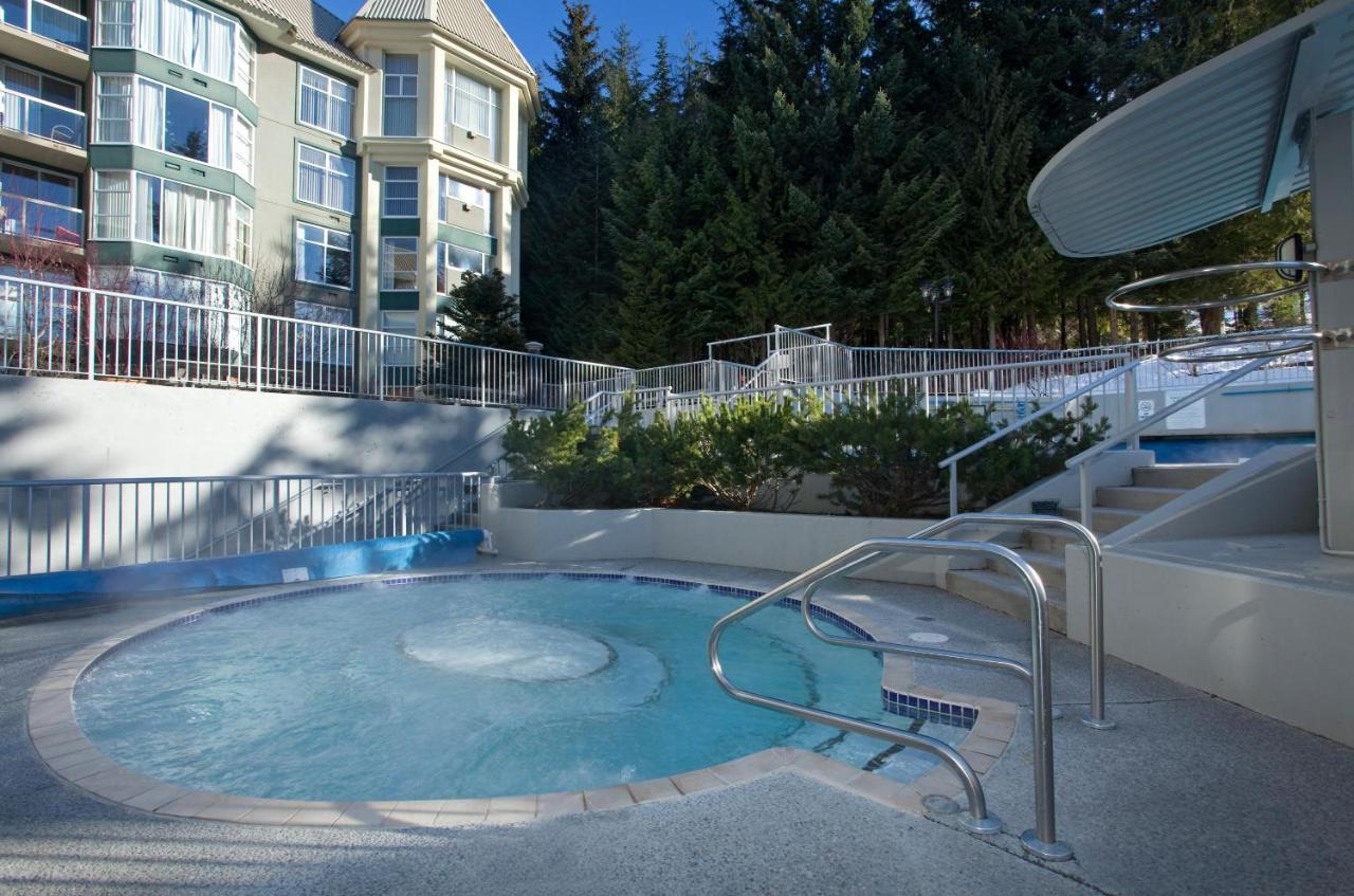 Woodrun 216 | Renovated Ski-in Ski-out W/ Free Parking, Pool, Hot Tub, & Gym Holiday home