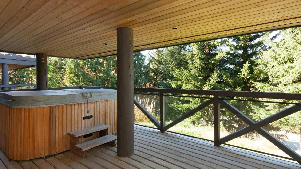 Pinnacle Ridge 21 | Family Townhome W/ Prime Access, Hot Tub, 2 Living & Fireplace Holiday home Whistler