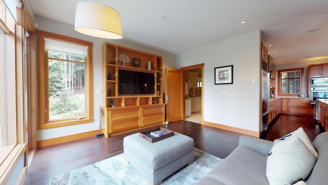 Kadenwood 2939 | Luxury W/ Hot Tub, Media Room, Steam Room, Stunning Views