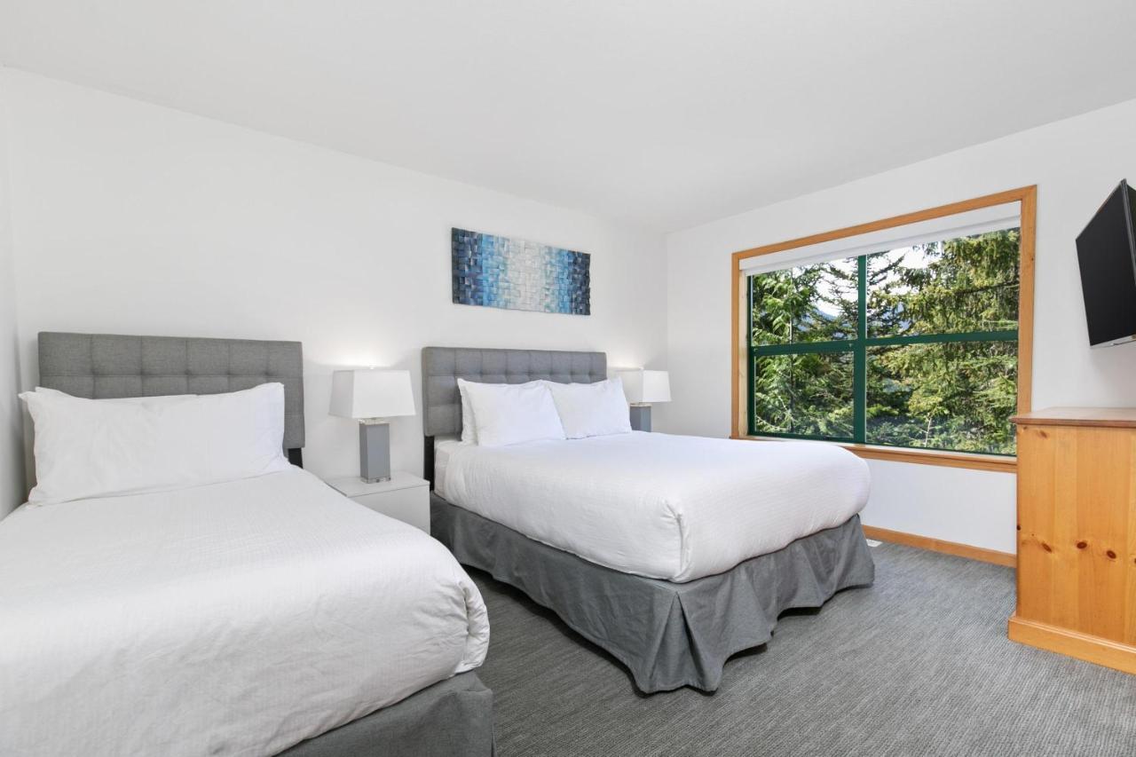 Holiday home Northern Lights 35 | Spacious Townhome Close To Village With Hot Tub, Mountain View & Garage Parking