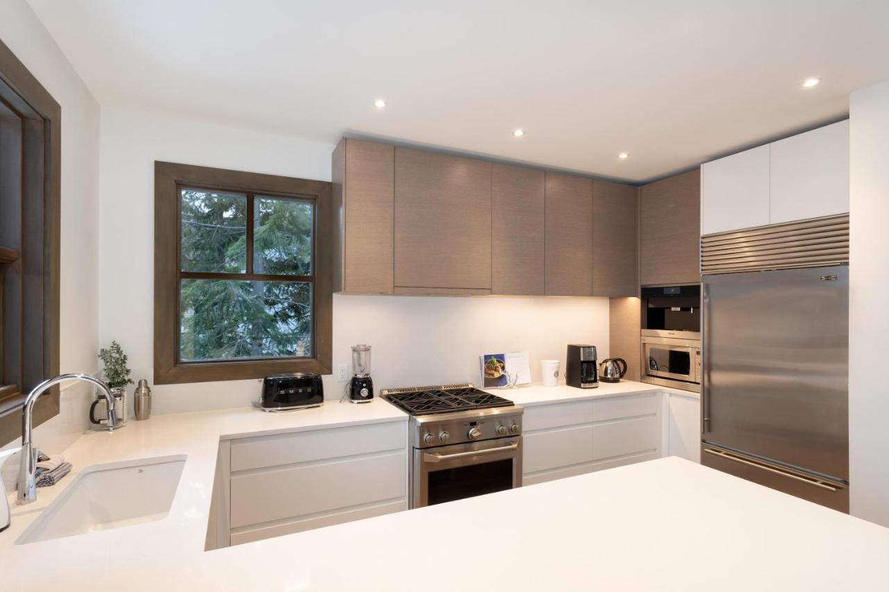 Taluswood The Heights 6 | Beautifully Updated W/ Private Hot Tub, Slopeside View, Parking *