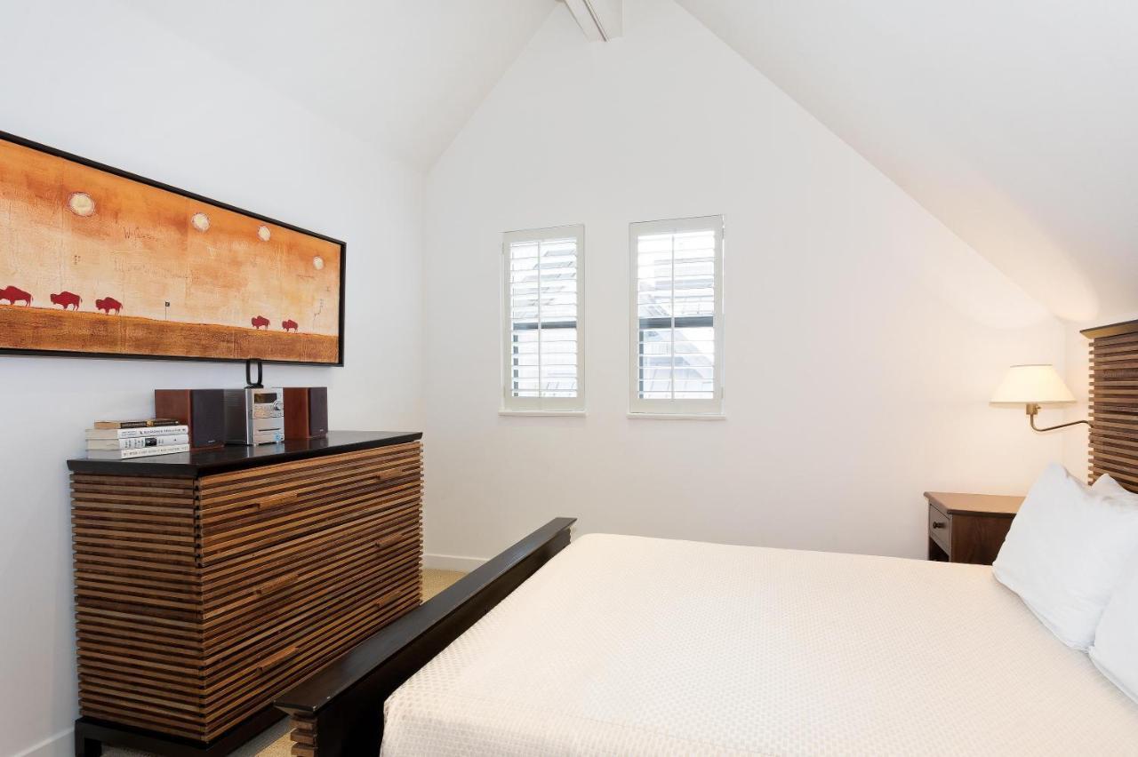 Holiday home Pinnacle Ridge 21 | Family Townhome W/ Prime Access, Hot Tub, 2 Living & Fireplace