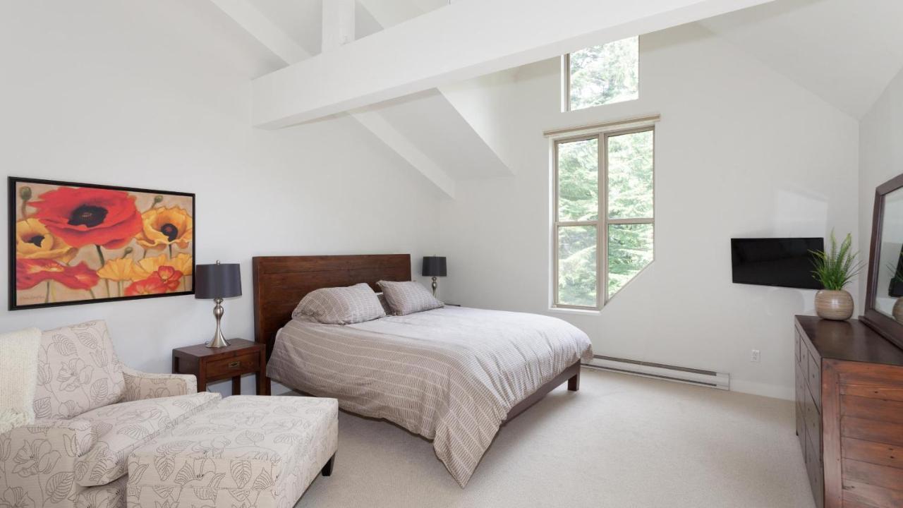 Snowgoose 14 | Inviting Townhome W/ Access, Private Hot Tub, Parking X 2 Holiday home