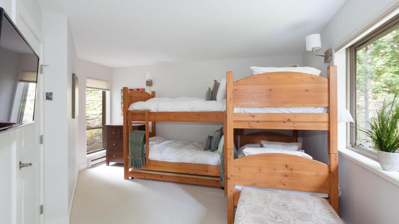 Holiday home Snowgoose 14 | Inviting Townhome W/ Access, Private Hot Tub, Parking X 2