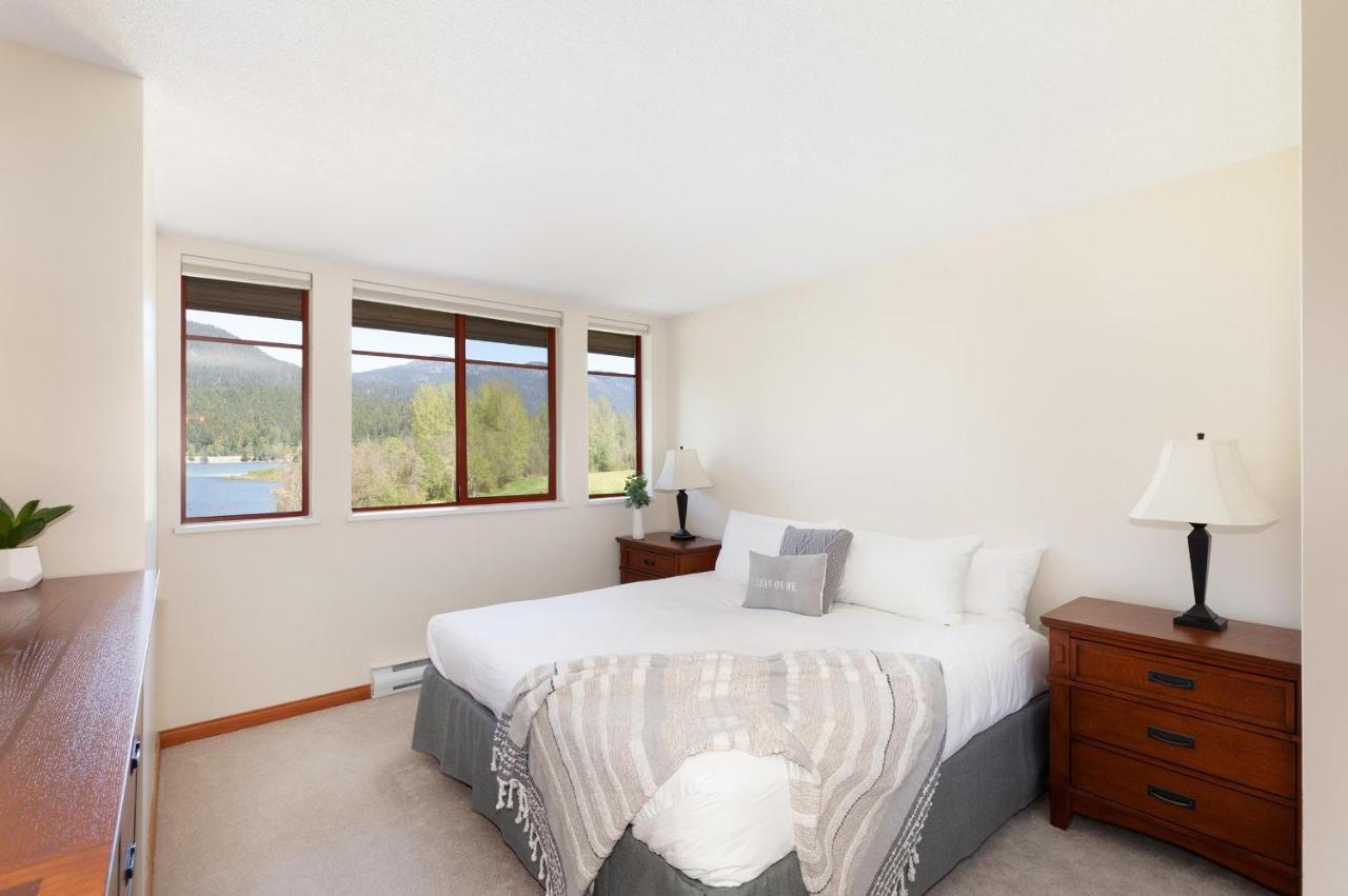 Lakeside Landing | Overlooking Lake, Mountain Views, Near X-country Skiing Trails Holiday home Whistler